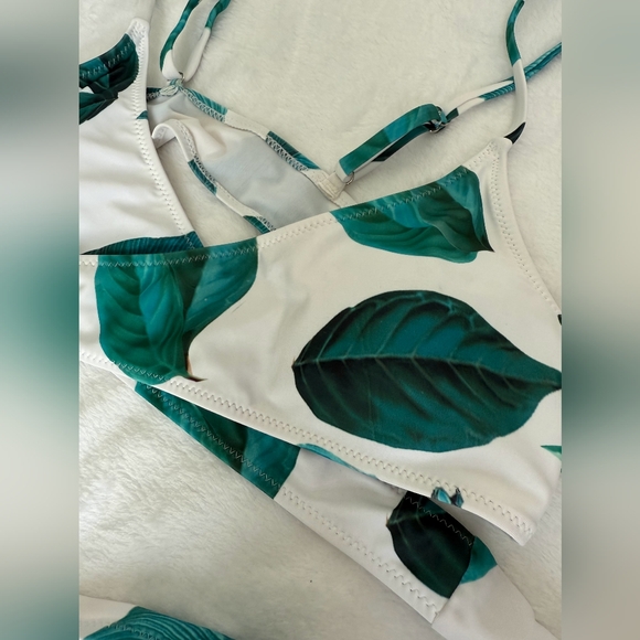 ​Cupshe Leaf Print Cross-Front Bikini - Teal/White Medium (M) - Picture 7 of 7